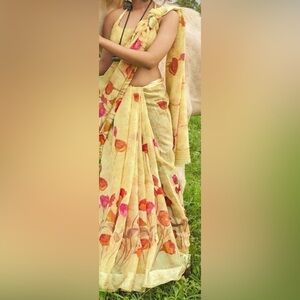 Floral Patterned linen Saree